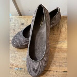 Vionic Willow Taupe Ballet Flats - size 9